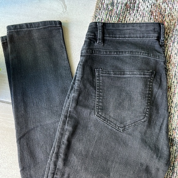 H&M washed black denim skinny jeans (size US 8) ✨ - Picture 2 of 6